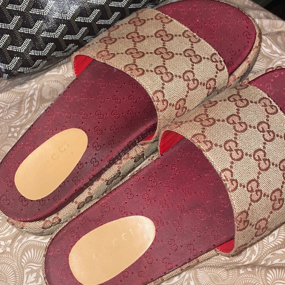 GUCCI
Beige & Pink GG Angelina Sandals Size 11 women’s